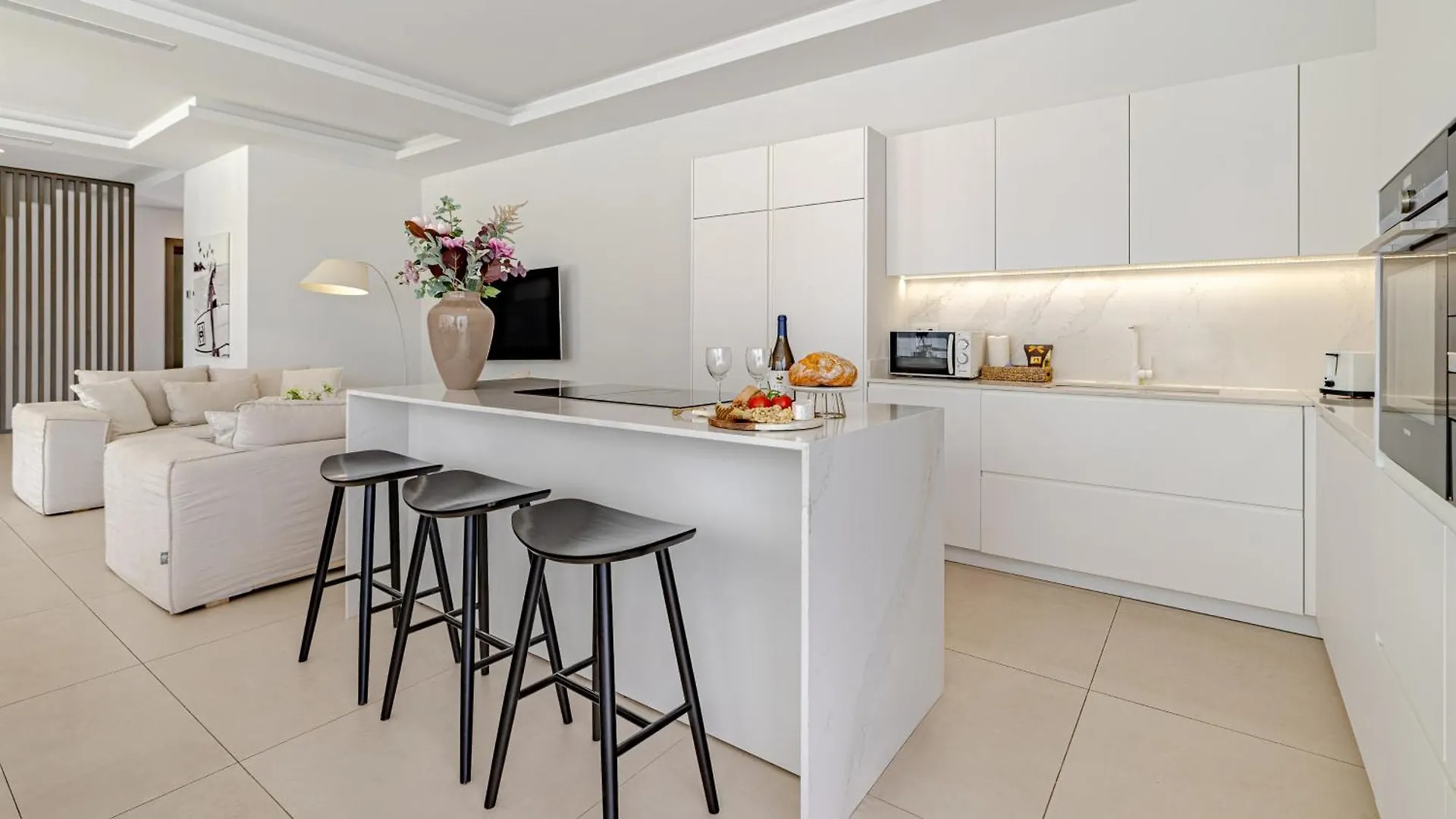 Villa Monte Halcones: Marbella Getaway with Private Pool and Golf Valley Views Benahavis